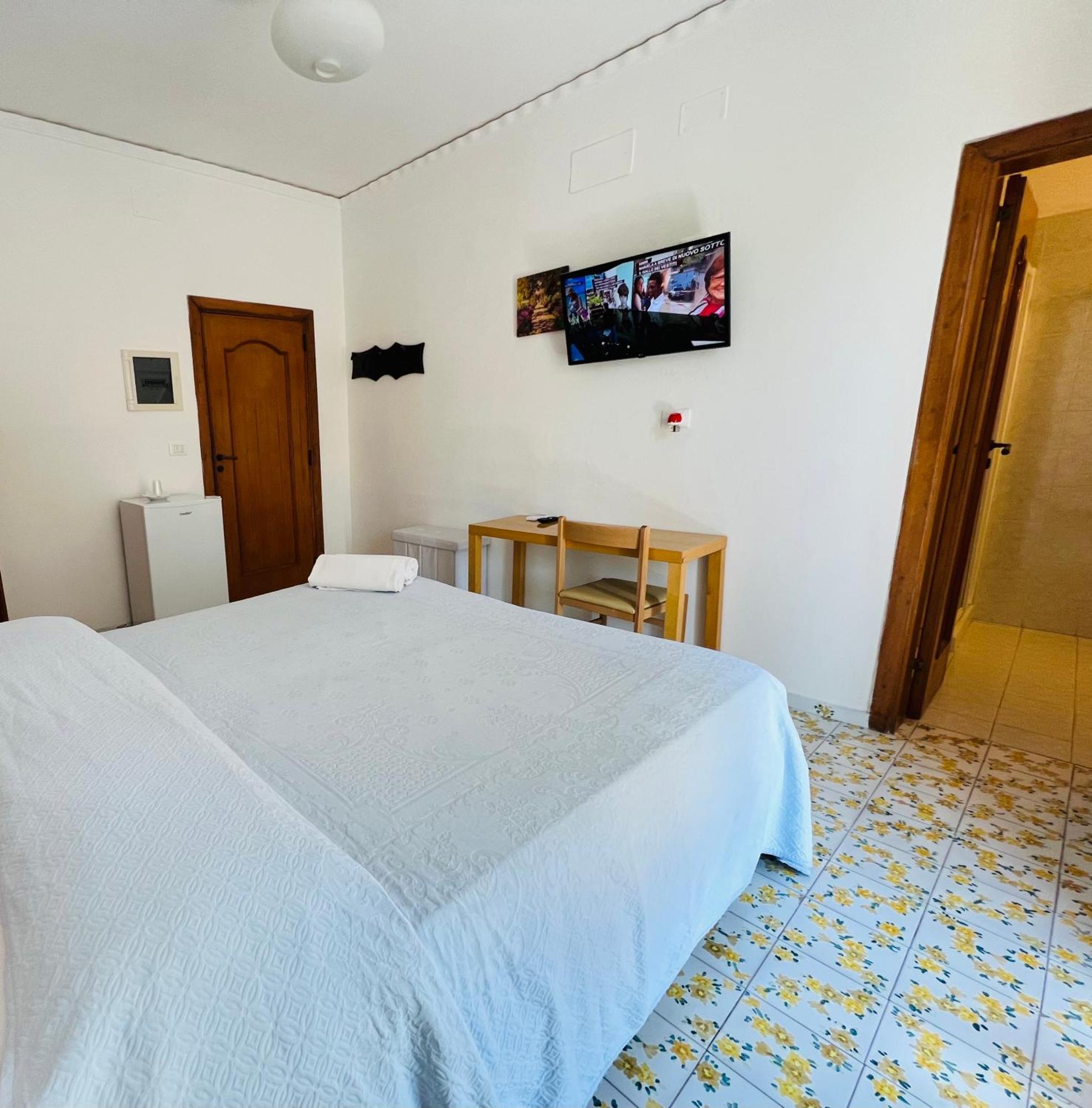 Villa Thomas Bb Conduzione Familiare Forio  Bagian luar foto